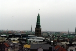 Вид на зеленые шпили Копенгагена со смотровой площадки Круглой башни.