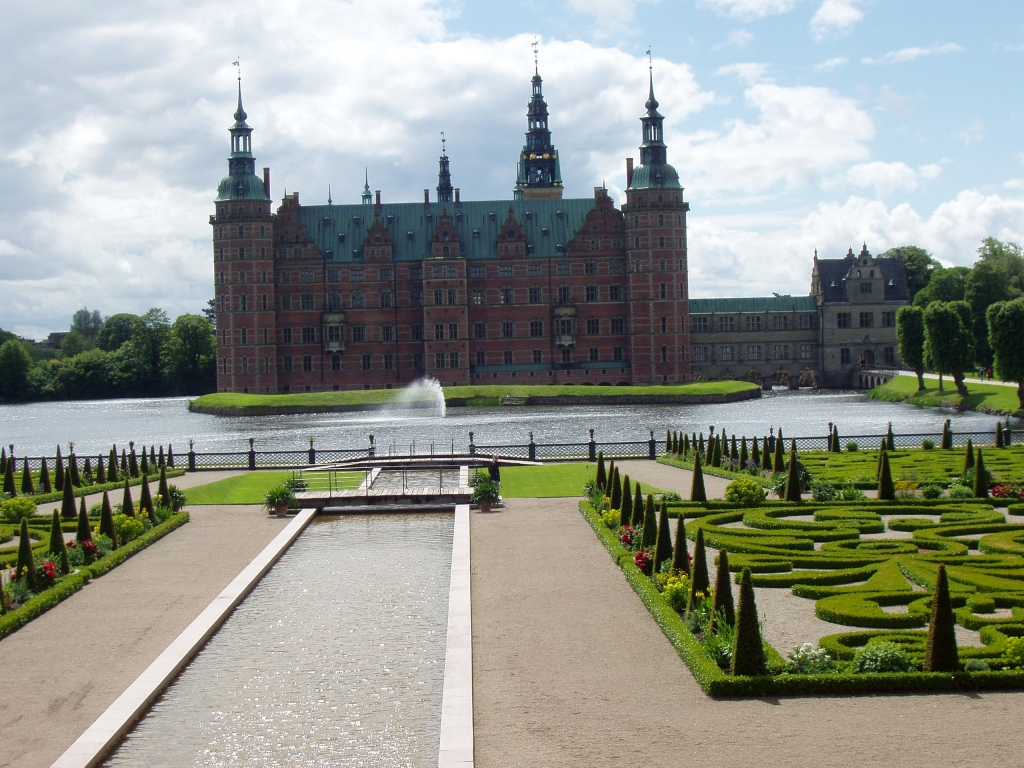 Дворец Фредериксборг. 80 комнат дворца занимает Музей истории