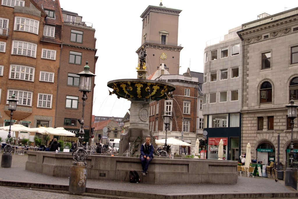Благотворительный фонтан на площади Гаммелторв. Создан в 1609