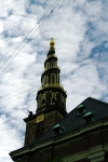 Знаменитая колокольня церкви Христа Спасителя в Копенгагене.