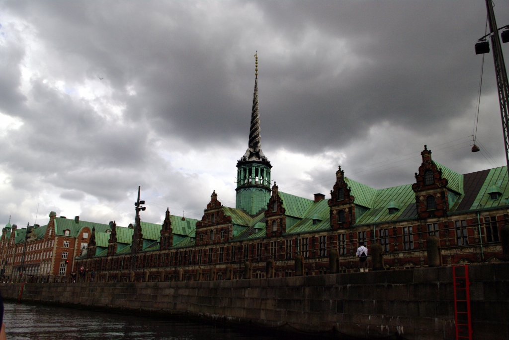 Вид на здание бывшей фондовой биржи Копенгагена со