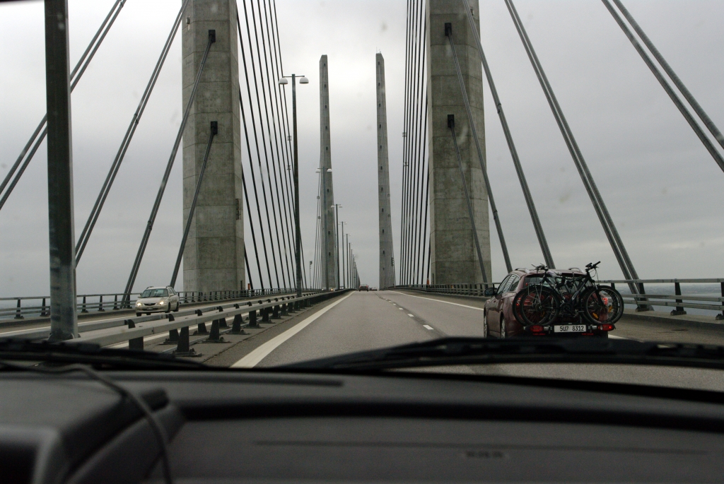 Подвесная часть моста через пролив Эресунн. Для автомашин